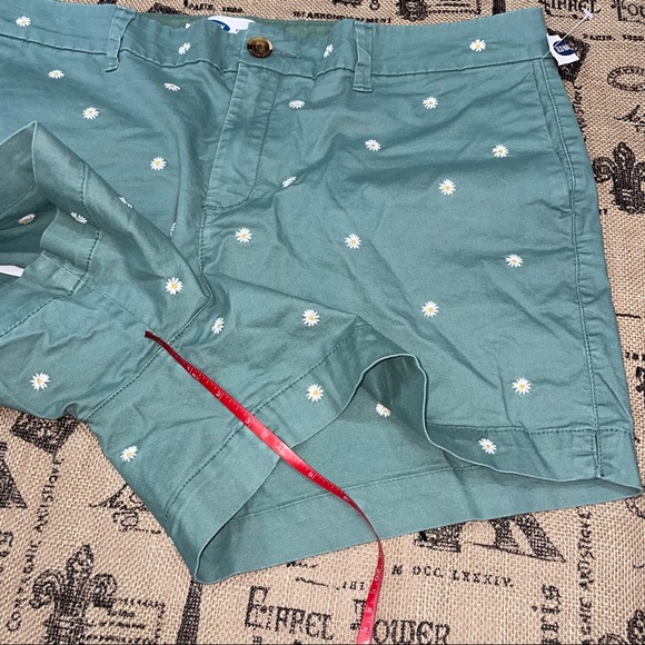 Old Navy NWT! Everyday Short Green Daisy  Embroidery Short Size 14 - Picture 9 of 11